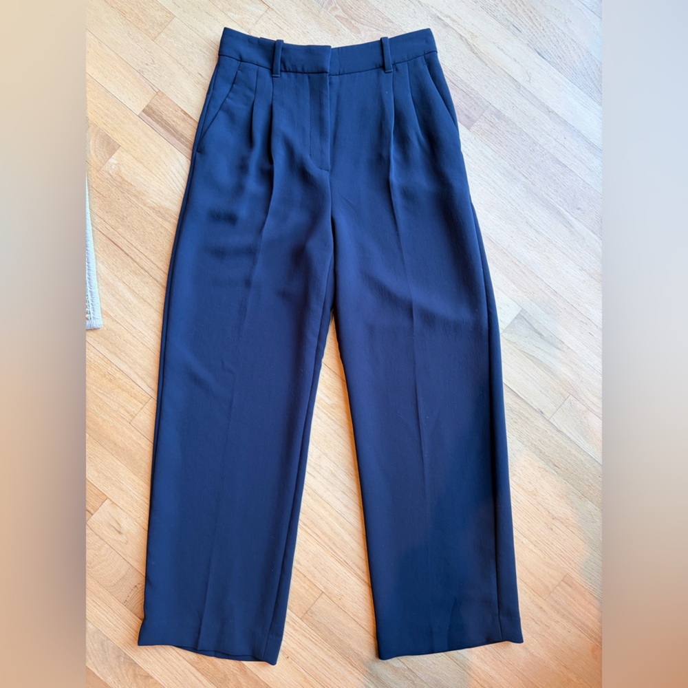 NWT Aritzia Effortless Pants, Sz 4, shorter inseam